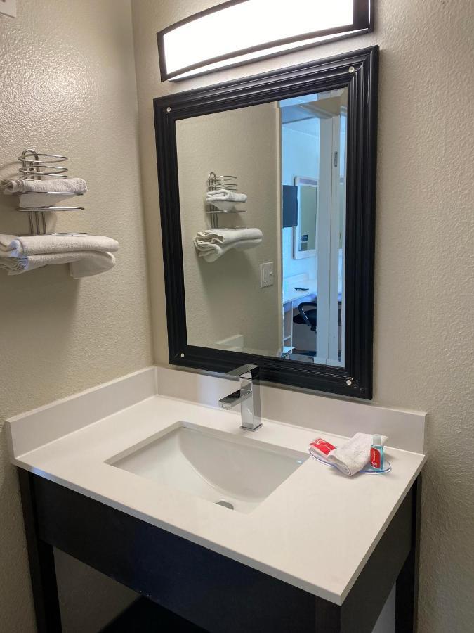 Econo Lodge Stockton Near I-5 Fairgrounds ภายนอก รูปภาพ