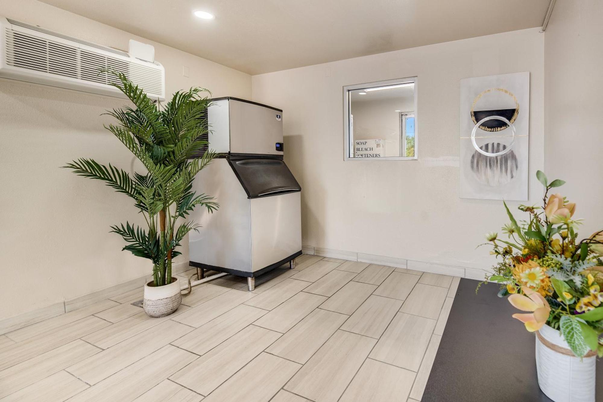 Econo Lodge Stockton Near I-5 Fairgrounds ภายนอก รูปภาพ