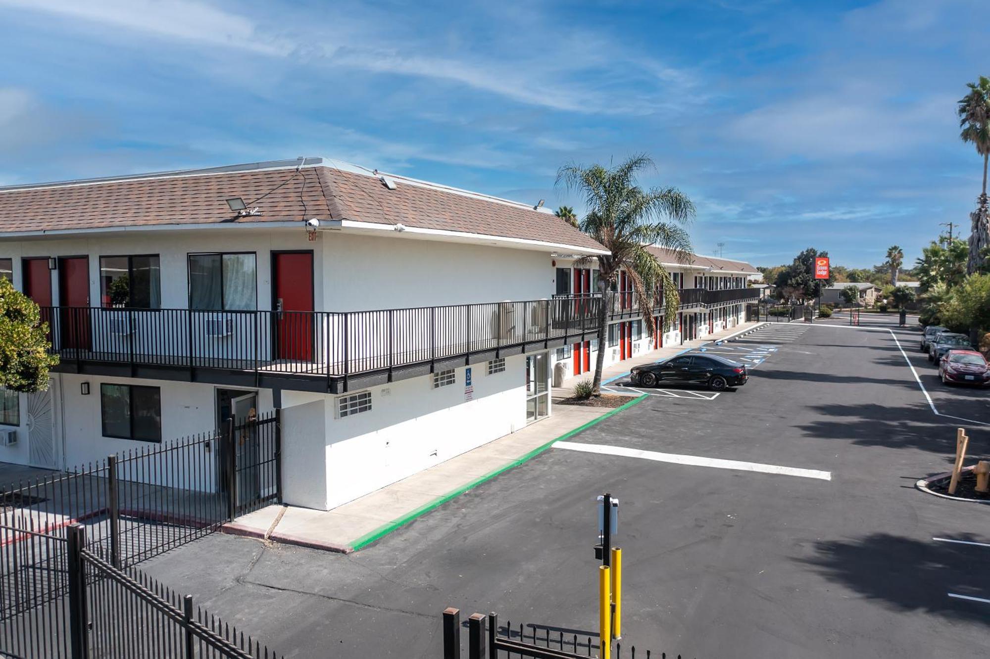 Econo Lodge Stockton Near I-5 Fairgrounds ภายนอก รูปภาพ