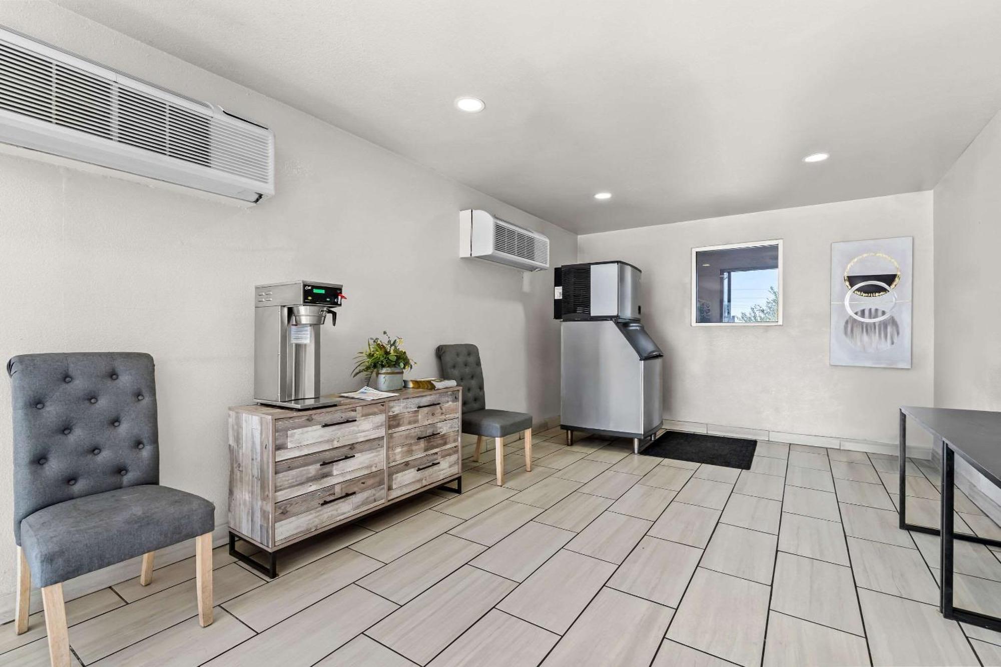 Econo Lodge Stockton Near I-5 Fairgrounds ภายนอก รูปภาพ